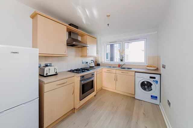 2Bedrooms, 1Bathrooms