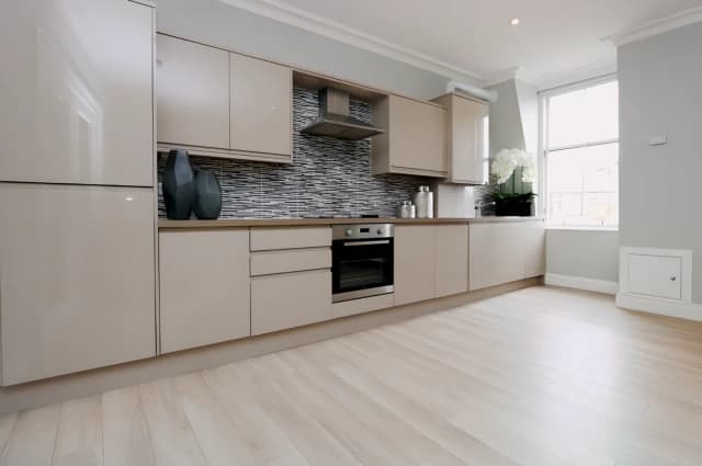 2Bedrooms, 1Bathrooms