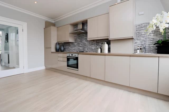 2Bedrooms, 1Bathrooms