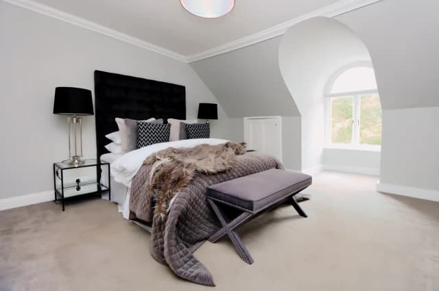 2Bedrooms, 1Bathrooms