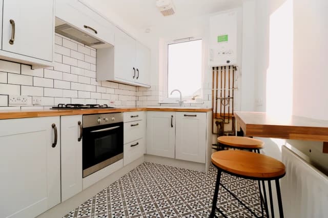 2Bedrooms, 1Bathrooms