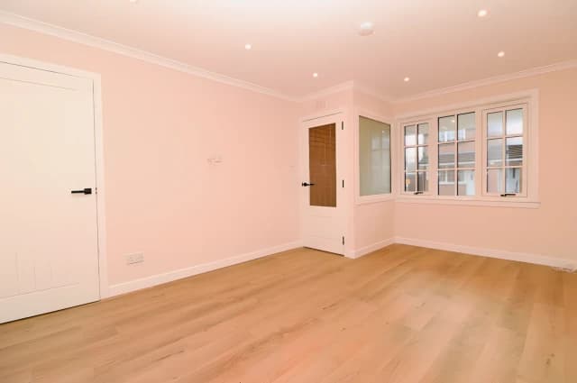 2Bedrooms, 1Bathrooms