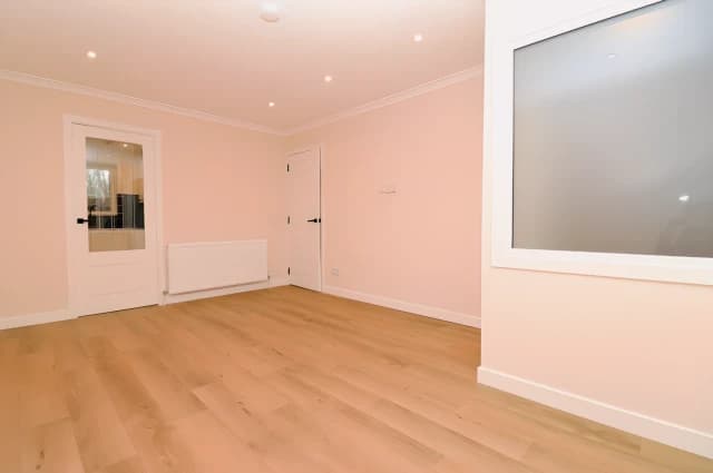 2Bedrooms, 1Bathrooms