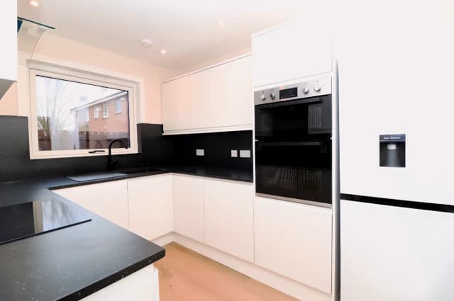 2Bedrooms, 1Bathrooms
