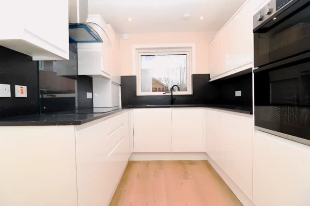 2Bedrooms, 1Bathrooms