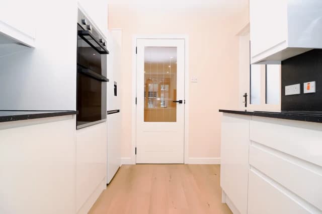 2Bedrooms, 1Bathrooms