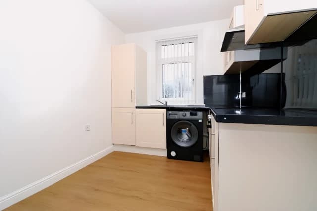 3Bedrooms, 1Bathrooms