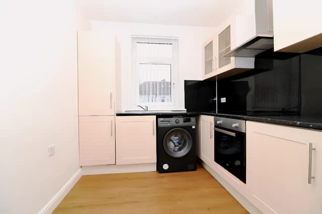 3Bedrooms, 1Bathrooms