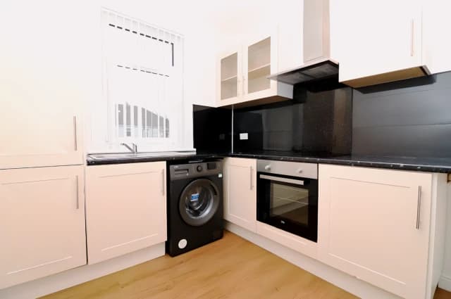 3Bedrooms, 1Bathrooms