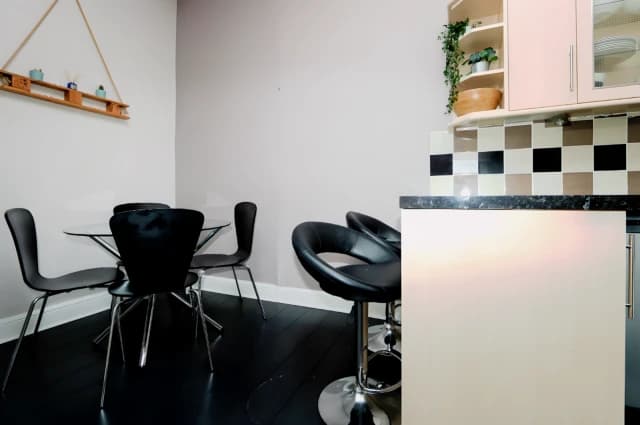 1Bedrooms, 1Bathrooms