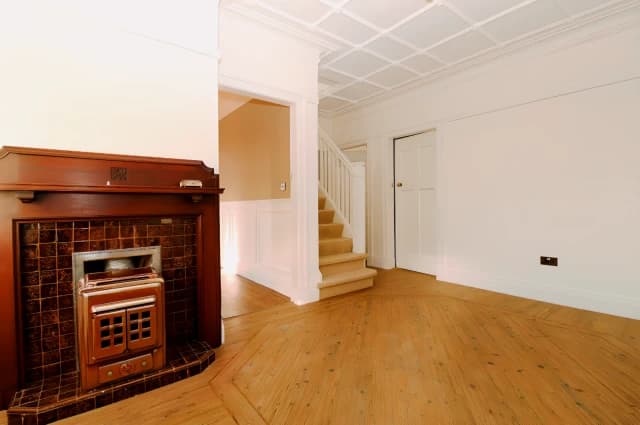 4Bedrooms, 2Bathrooms