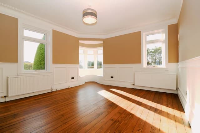 4Bedrooms, 2Bathrooms