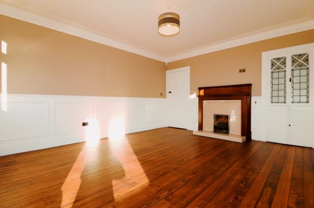 4Bedrooms, 2Bathrooms