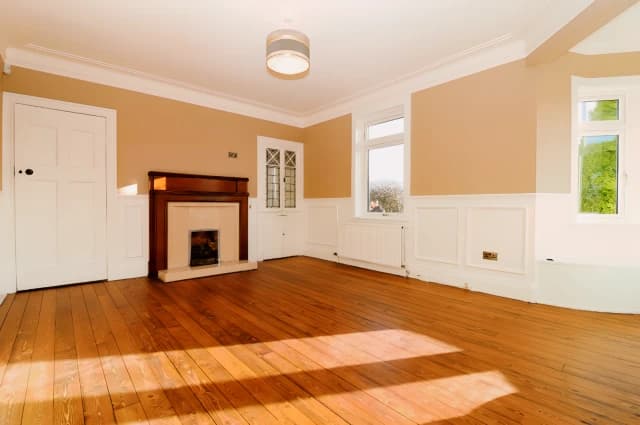 4Bedrooms, 2Bathrooms