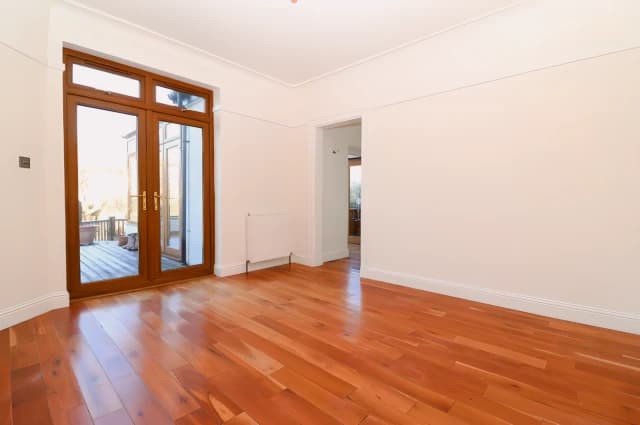 4Bedrooms, 2Bathrooms