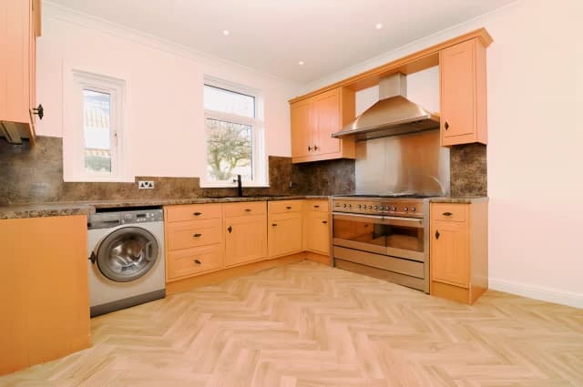 4Bedrooms, 2Bathrooms
