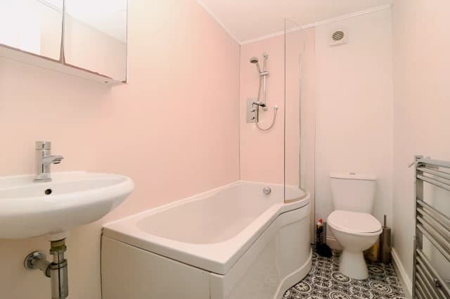 2Bedrooms, 1Bathrooms