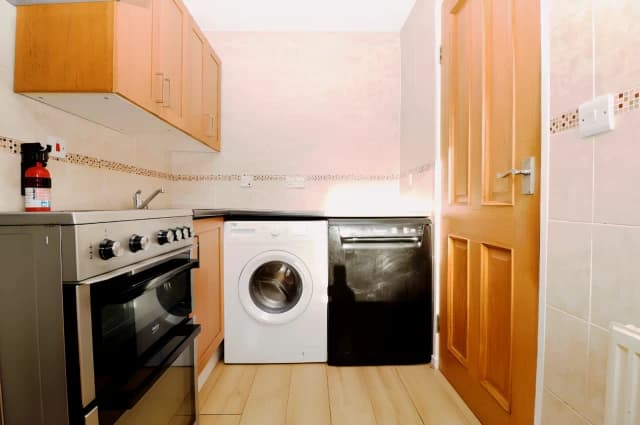 1Bedrooms, 1Bathrooms