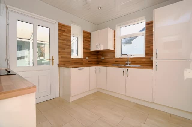 4Bedrooms, 2Bathrooms