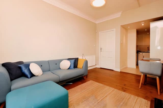 2Bedrooms, 1Bathrooms
