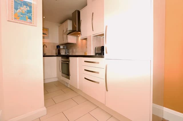 2Bedrooms, 1Bathrooms