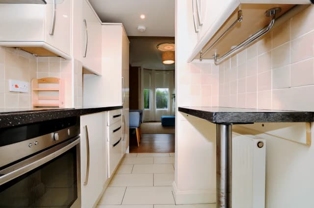 2Bedrooms, 1Bathrooms