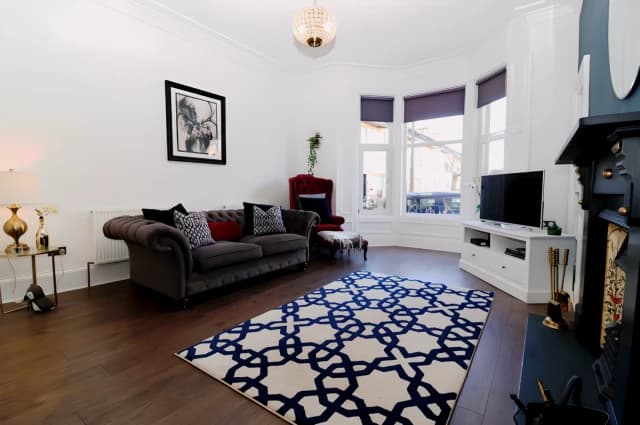 2Bedrooms, 1Bathrooms