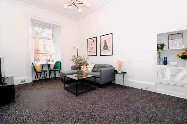 2Bedrooms, 1Bathrooms