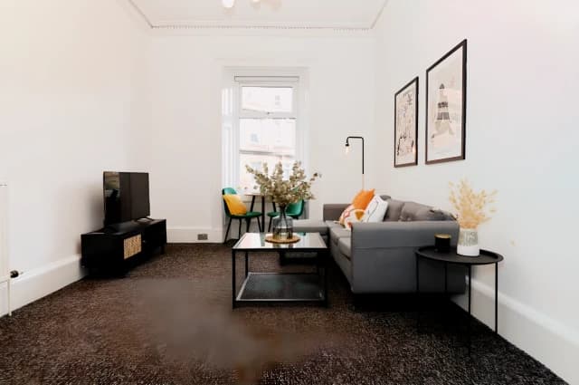 2Bedrooms, 1Bathrooms