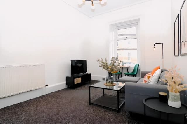 2Bedrooms, 1Bathrooms