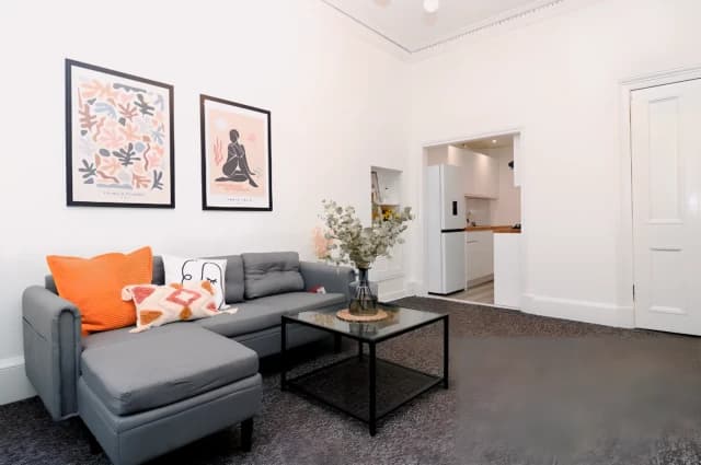 2Bedrooms, 1Bathrooms
