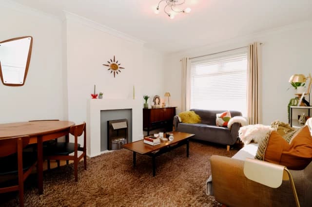 2Bedrooms, 1Bathrooms