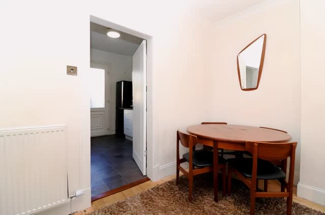 2Bedrooms, 1Bathrooms