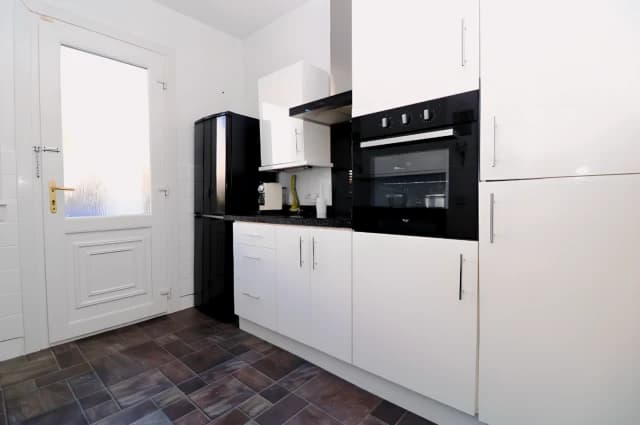 2Bedrooms, 1Bathrooms