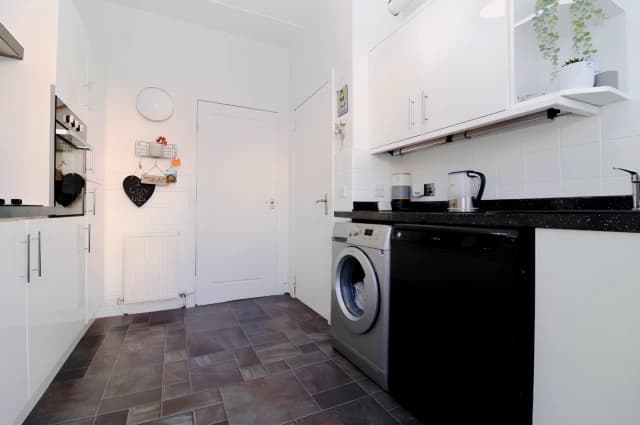 2Bedrooms, 1Bathrooms