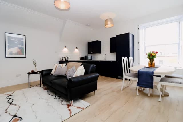 2Bedrooms, 1Bathrooms