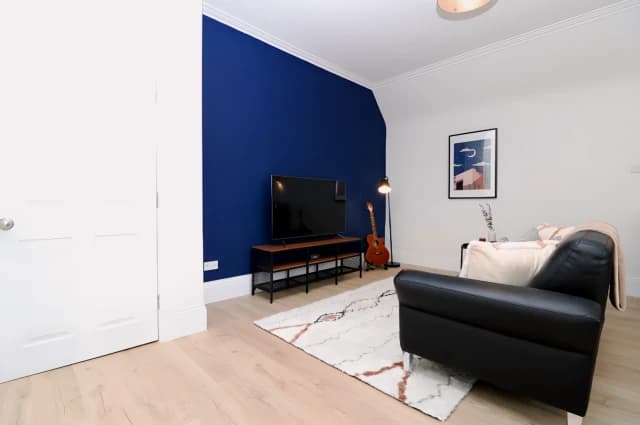 2Bedrooms, 1Bathrooms