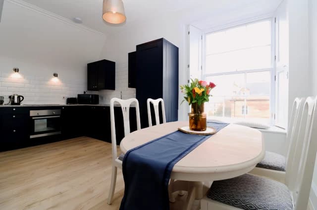 2Bedrooms, 1Bathrooms