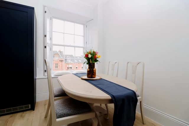 2Bedrooms, 1Bathrooms