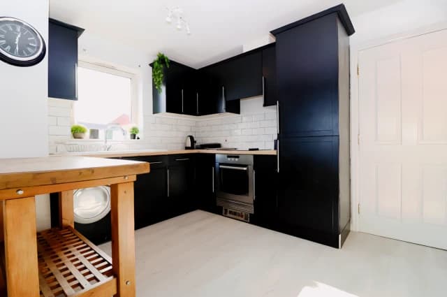 2Bedrooms, 1Bathrooms