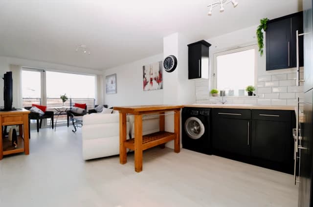 2Bedrooms, 1Bathrooms