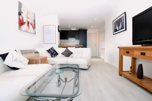 2Bedrooms, 1Bathrooms