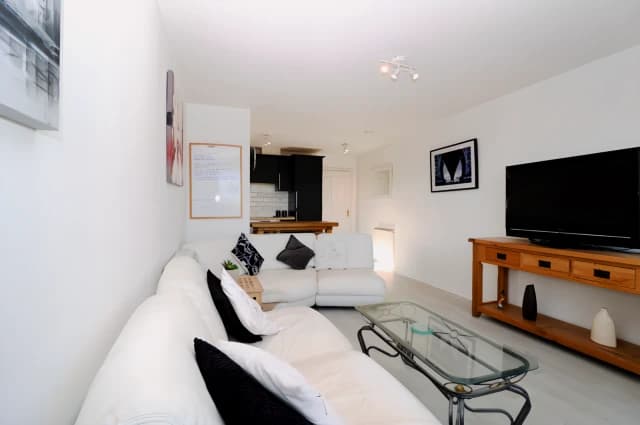 2Bedrooms, 1Bathrooms