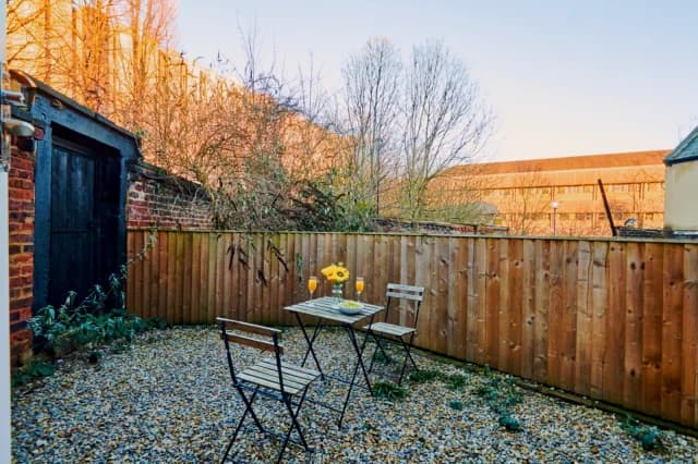 16 Clarendon Road image 4