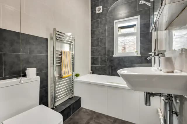 Flat 5, 63 Brudenell Road