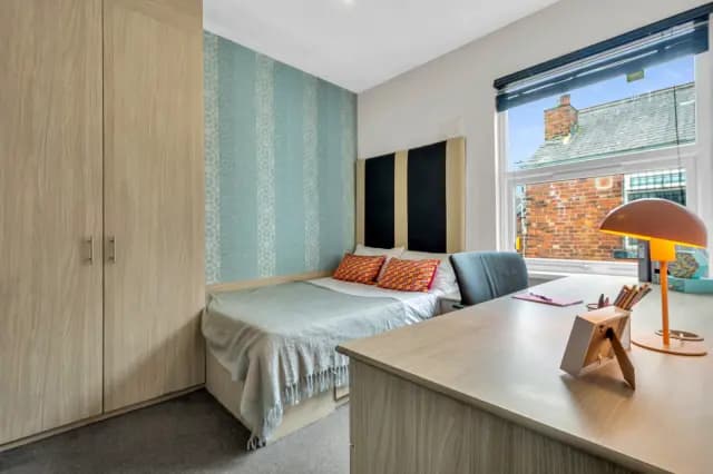 7 Beds 2 Baths