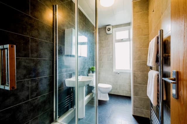 7 Beds 23 Burton Crescent