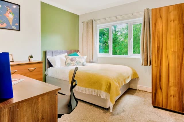 7 Beds 2 Baths