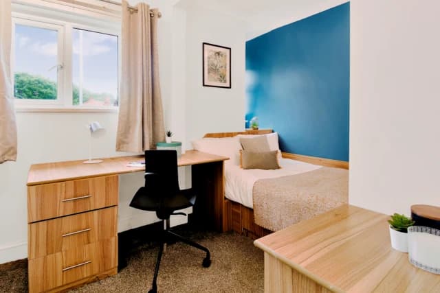 7 Beds 2 Baths
