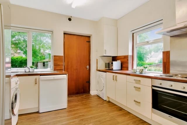 7 Beds 2 Baths